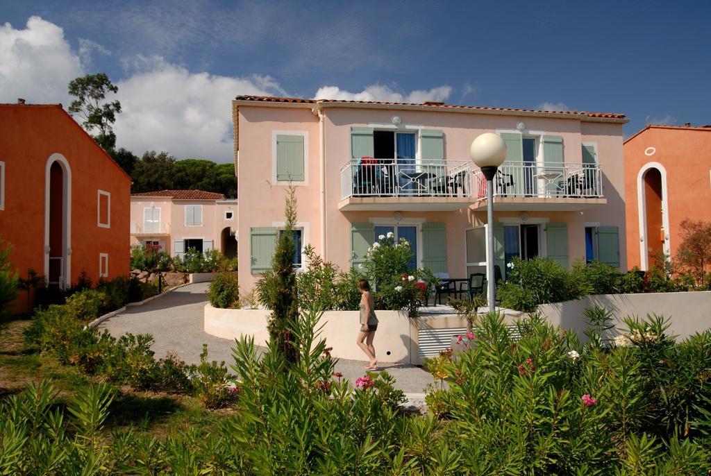 Residence Odalys Domaine Des Eucalyptus Saint Aygulf Bagian luar foto